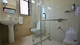 Diwali Baug - Deluxe Room Bathroom